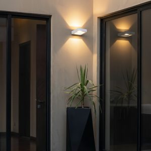 kelvo® AURA KLV- Μοντέρνο Φωτιστικό Τοίχου - Απλίκα LED 7W 875lm 45° AC 220-240V Αδιάβροχο IP65 Θερμό Λευκό 2700K - Bridgelux COB Chip & TÜV SÜD Driver - Λευκό Ματ - Μ13 x Π15 x Υ4.5cm