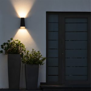 kelvo® FLUX KLV- Μοντέρνο Φωτιστικό Τοίχου - Απλίκα LED 6W 750lm 30° AC 220-240V Αδιάβροχο IP65 Θερμό Λευκό 2700K - Bridgelux COB Chip & TÜV SÜD Driver - Μαύρο Ματ - Μ5 x Π8.5 x Υ17cm